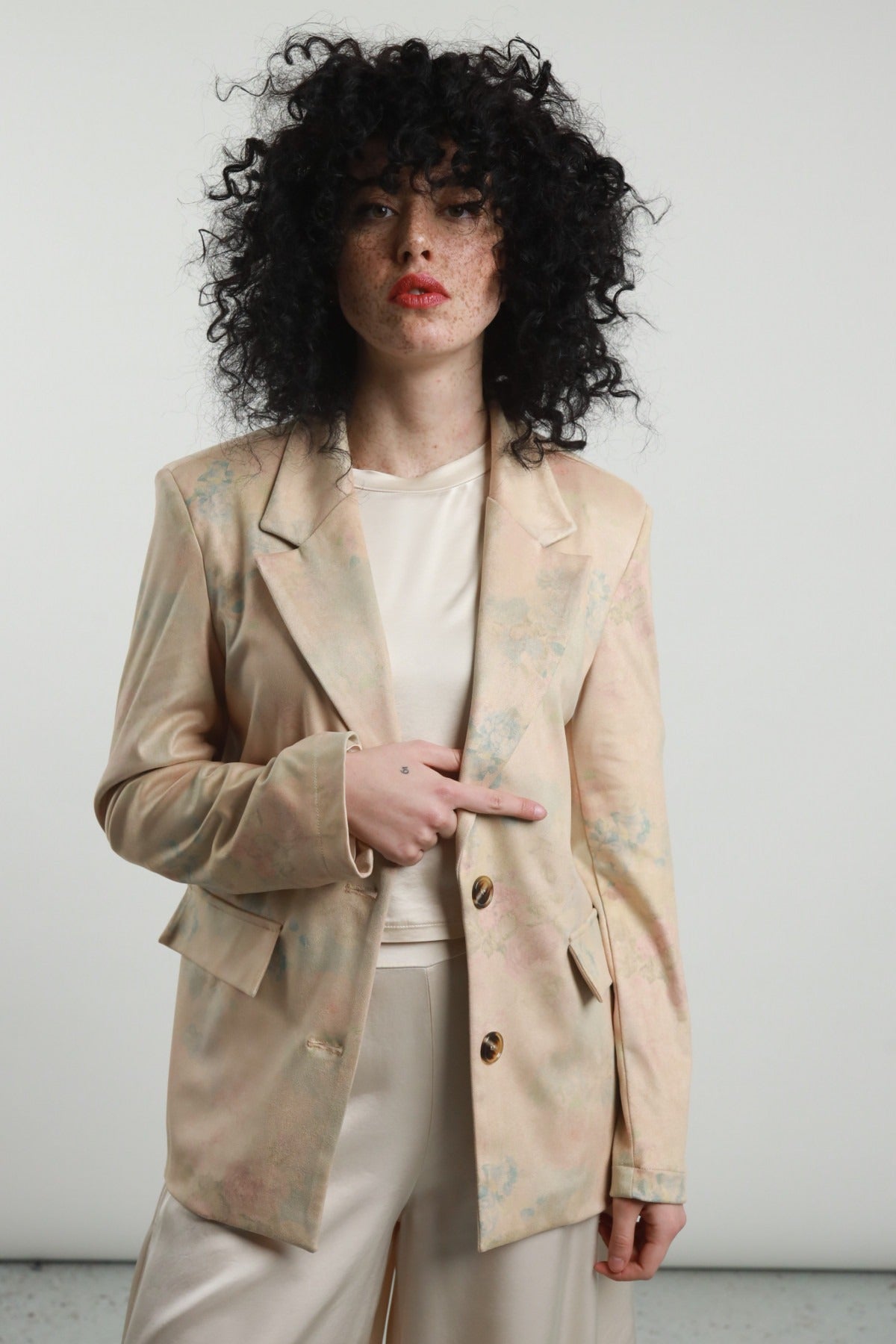 M08127BEIGE